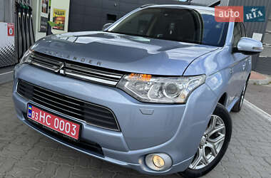 Внедорожник / Кроссовер Mitsubishi Outlander 2014 в 