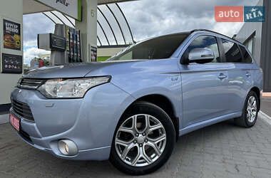 Внедорожник / Кроссовер Mitsubishi Outlander 2014 в 