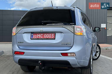 Внедорожник / Кроссовер Mitsubishi Outlander 2014 в 