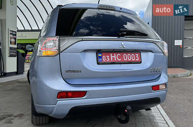 Внедорожник / Кроссовер Mitsubishi Outlander 2014 в 