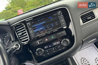 Внедорожник / Кроссовер Mitsubishi Outlander 2014 в 