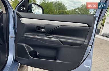 Внедорожник / Кроссовер Mitsubishi Outlander 2014 в 