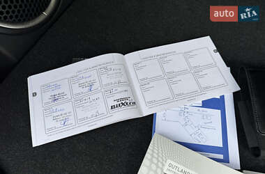 Внедорожник / Кроссовер Mitsubishi Outlander 2014 в 