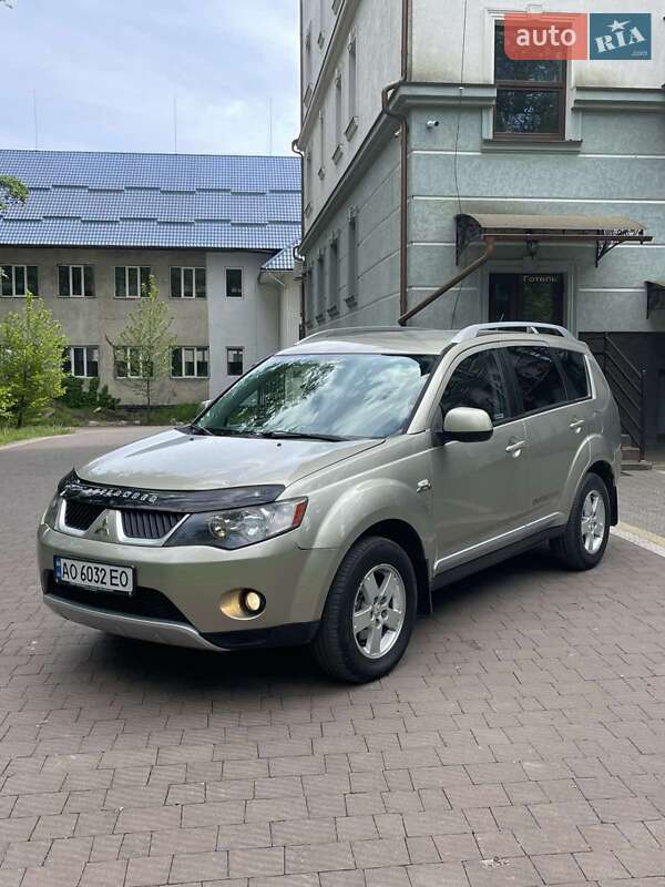 Внедорожник / Кроссовер Mitsubishi Outlander 2007 в 