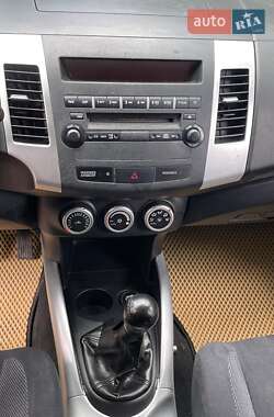 Внедорожник / Кроссовер Mitsubishi Outlander 2007 в 
