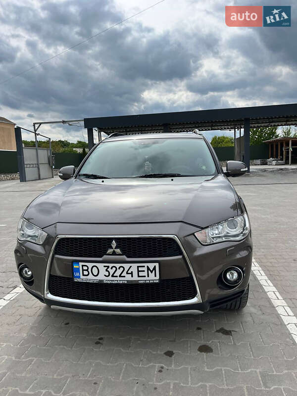 Позашляховик / Кросовер Mitsubishi Outlander 2011 в 