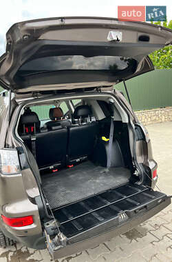 Позашляховик / Кросовер Mitsubishi Outlander 2011 в 