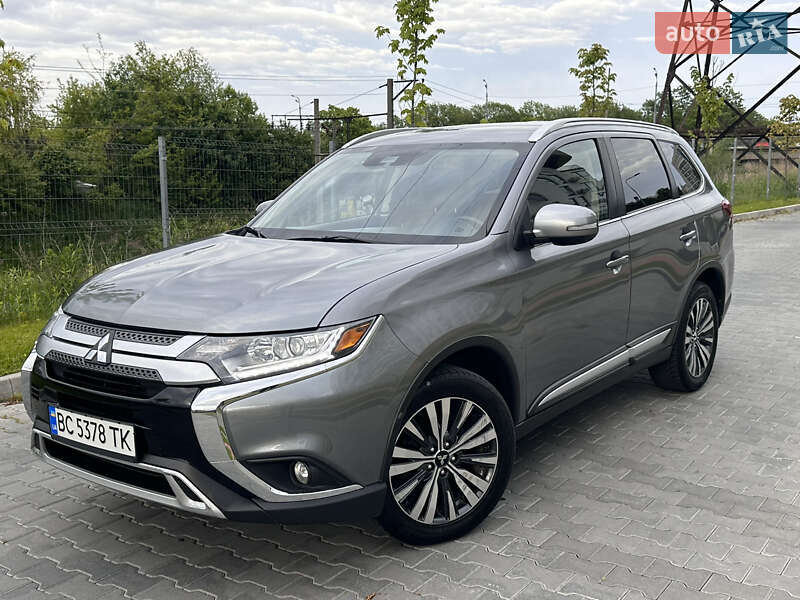 Внедорожник / Кроссовер Mitsubishi Outlander 2020 в 