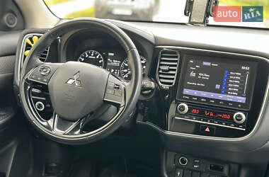 Внедорожник / Кроссовер Mitsubishi Outlander 2020 в 