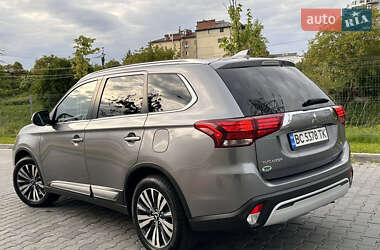 Внедорожник / Кроссовер Mitsubishi Outlander 2020 в 