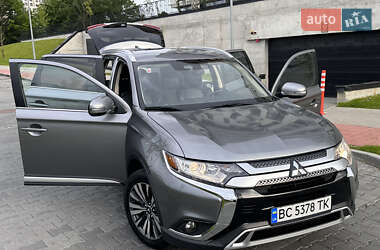 Внедорожник / Кроссовер Mitsubishi Outlander 2020 в 