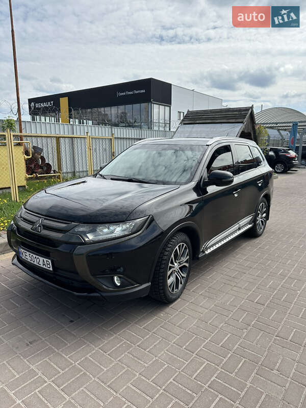 Позашляховик / Кросовер Mitsubishi Outlander 2015 в Полтаві