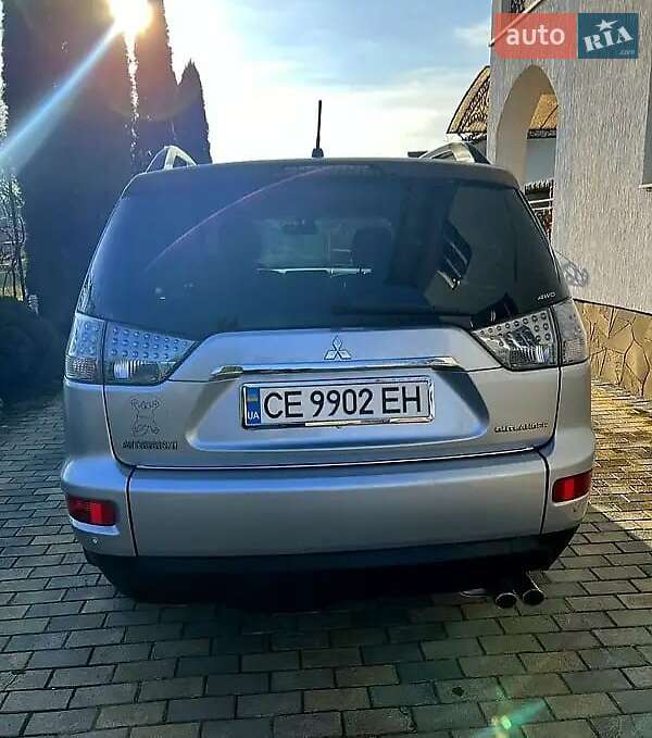 Позашляховик / Кросовер Mitsubishi Outlander 2011 в Мілієве