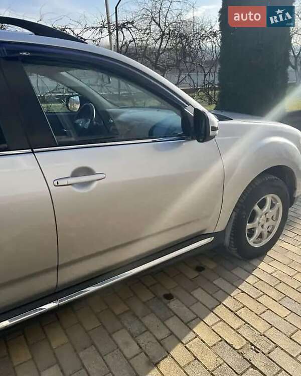 Позашляховик / Кросовер Mitsubishi Outlander 2011 в Мілієве