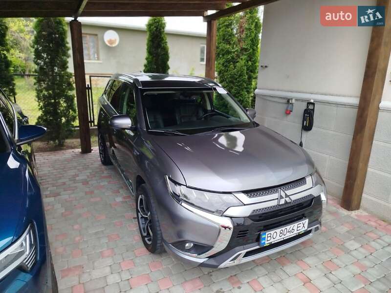Позашляховик / Кросовер Mitsubishi Outlander 2018 в Тернополі