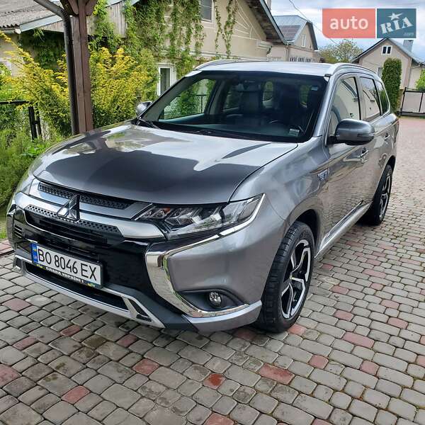 Позашляховик / Кросовер Mitsubishi Outlander 2018 в Тернополі