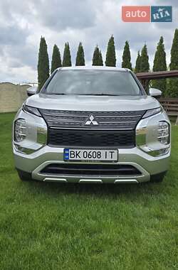 Внедорожник / Кроссовер Mitsubishi Outlander 2023 в Ровно