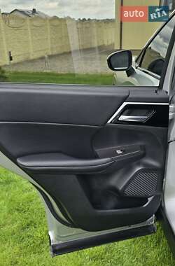 Внедорожник / Кроссовер Mitsubishi Outlander 2023 в 