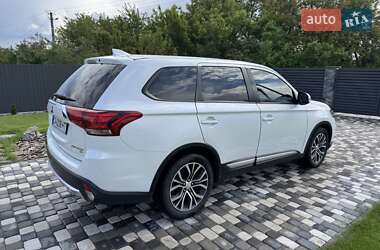 Внедорожник / Кроссовер Mitsubishi Outlander 2017 в 