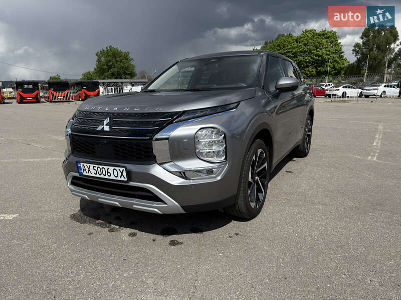 Внедорожник / Кроссовер Mitsubishi Outlander 2023 в 