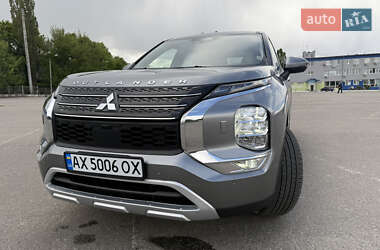 Внедорожник / Кроссовер Mitsubishi Outlander 2023 в 