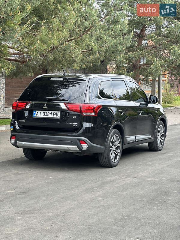 Позашляховик / Кросовер Mitsubishi Outlander 2015 в Білій Церкві