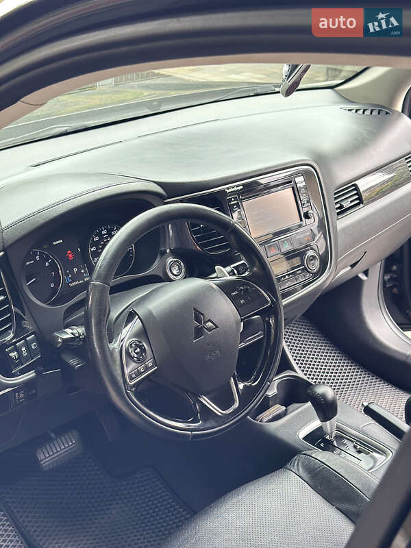 Позашляховик / Кросовер Mitsubishi Outlander 2015 в Білій Церкві