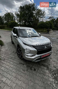 Внедорожник / Кроссовер Mitsubishi Outlander 2021 в 