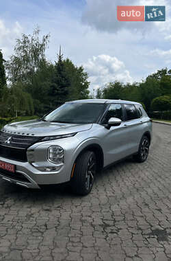 Внедорожник / Кроссовер Mitsubishi Outlander 2021 в 