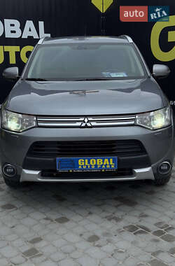 Позашляховик / Кросовер Mitsubishi Outlander 2015 в Львові