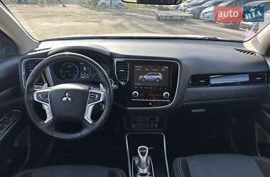 Внедорожник / Кроссовер Mitsubishi Outlander 2020 в 