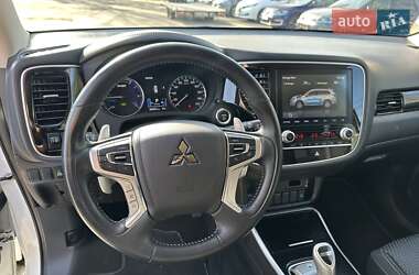 Внедорожник / Кроссовер Mitsubishi Outlander 2020 в 