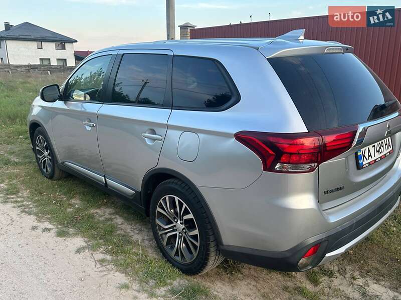 Внедорожник / Кроссовер Mitsubishi Outlander 2017 в Киеве