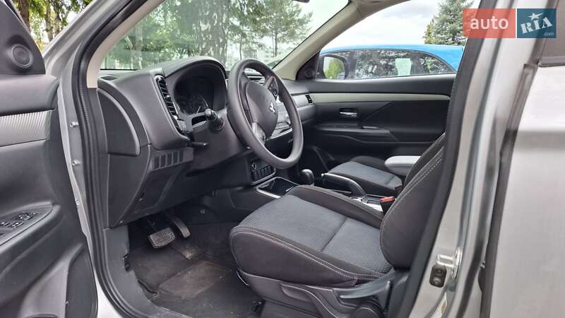 Внедорожник / Кроссовер Mitsubishi Outlander 2017 в Львове