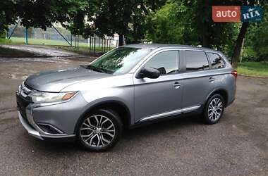 Внедорожник / Кроссовер Mitsubishi Outlander 2017 в Львове