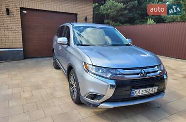 Позашляховик / Кросовер Mitsubishi Outlander 2016 в Києві