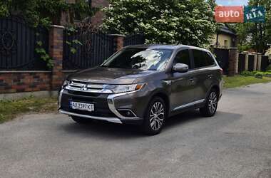 Позашляховик / Кросовер Mitsubishi Outlander 2016 в Києві