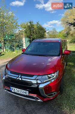 Внедорожник / Кроссовер Mitsubishi Outlander 2020 в 