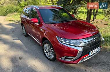 Внедорожник / Кроссовер Mitsubishi Outlander 2020 в 