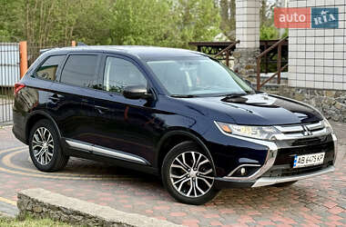 Внедорожник / Кроссовер Mitsubishi Outlander 2017 в 