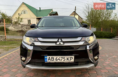 Внедорожник / Кроссовер Mitsubishi Outlander 2017 в 