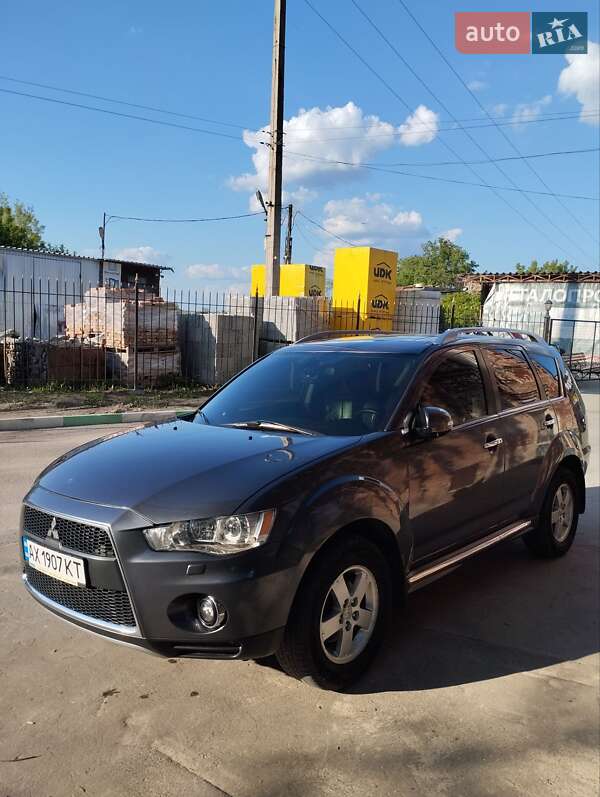 Внедорожник / Кроссовер Mitsubishi Outlander 2010 в Харькове