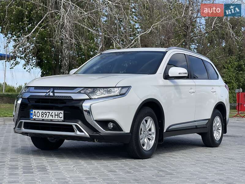 Mitsubishi Outlander 2021