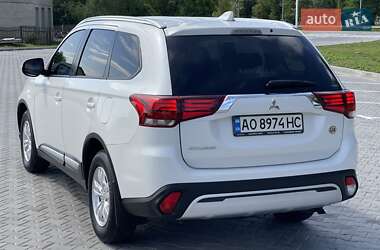 Внедорожник / Кроссовер Mitsubishi Outlander 2021 в 