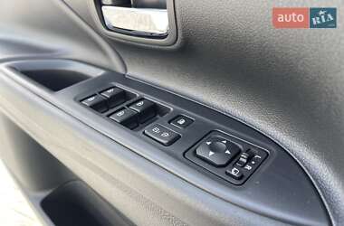 Внедорожник / Кроссовер Mitsubishi Outlander 2021 в 