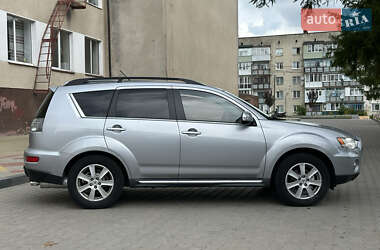 Позашляховик / Кросовер Mitsubishi Outlander 2011 в 