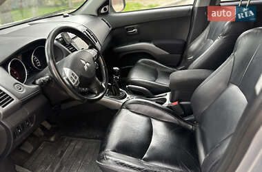 Позашляховик / Кросовер Mitsubishi Outlander 2011 в 
