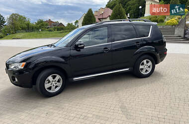 Внедорожник / Кроссовер Mitsubishi Outlander 2011 в 