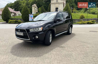Внедорожник / Кроссовер Mitsubishi Outlander 2011 в 