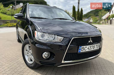 Внедорожник / Кроссовер Mitsubishi Outlander 2011 в 